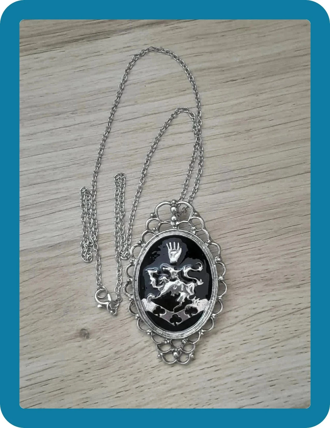 Collier porté par Rosalie dans la Saga Twilight